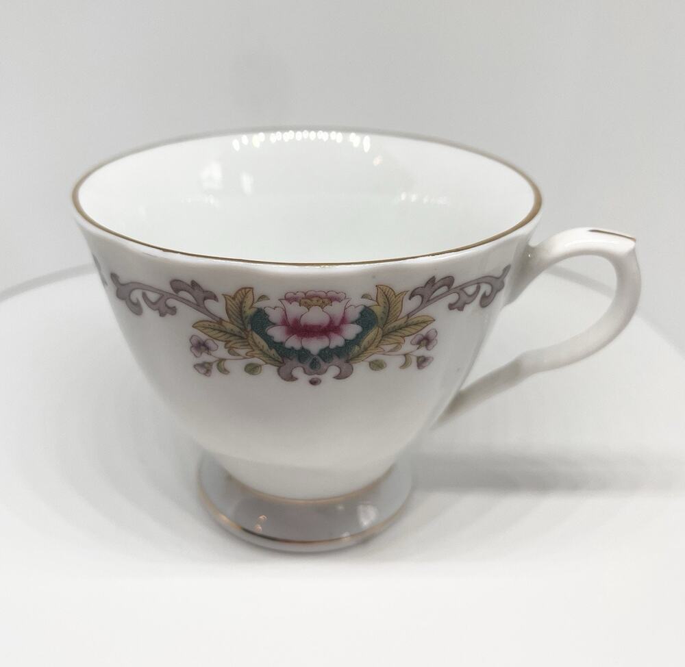 Vintage Yong Sheng Teacup, Lotus Motif, Green Pagoda Mark